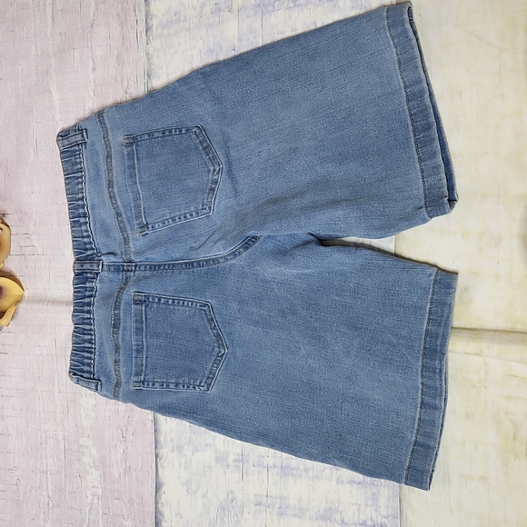 Kid's Set of Two Mixed Brand Shorts - Picture 6 of 7